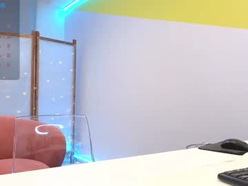 webcam girl lovlybambi live cam image #11309971