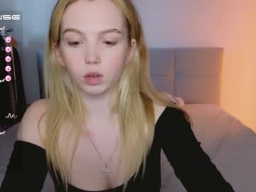 webcam girl small_blondee live cam image #6032272