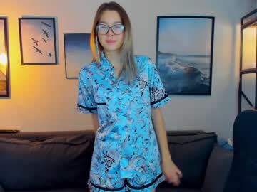 webcam girl lisa_roses live cam image #4513709
