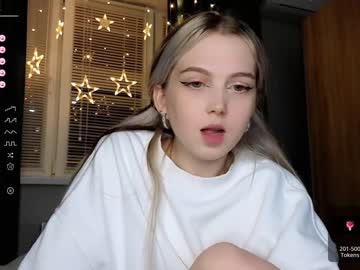 webcam girl small_blondee live cam image #7882456