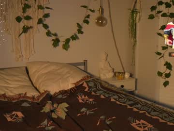webcam girl mother__of__dragons live cam image #7601905