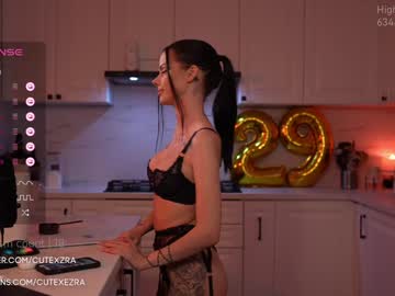 webcam girl ezra live cam image #11809589