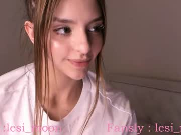 webcam girl lesi_moon live cam image #6816931