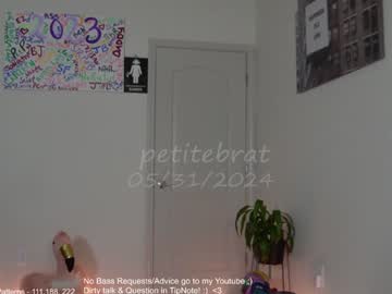 webcam girl petitebrat live cam image #9533348