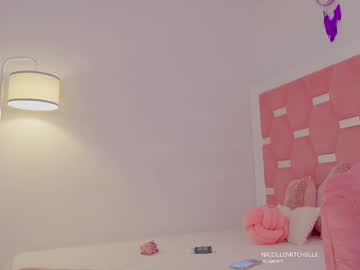 webcam girl nicolle_mitchelle live cam image #11826520