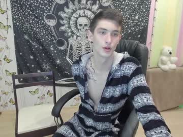 webcam man logancorvus live cam image #2512743