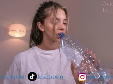 webcam girl lesi_moon live cam image #8471102