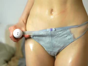 webcam girl peek_in_my_window live cam image #9592661