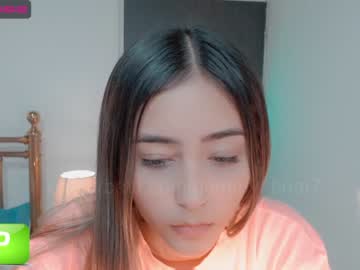 webcam girl gummy_bear7 live cam image #815212