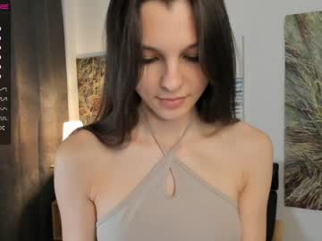 webcam girl peek_in_my_window live cam image #7836506