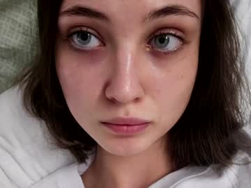 webcam girl lauratanguy live cam image #11517154