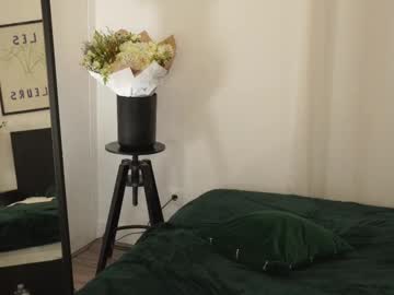 webcam girl miarouxie live cam image #12800992