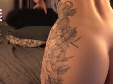 webcam girl golden_alinee live cam image #8629557