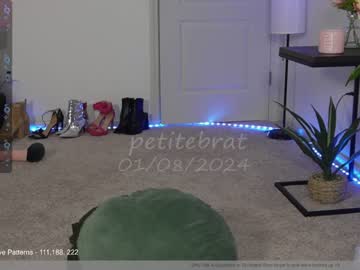 webcam girl petitebrat live cam image #8176495