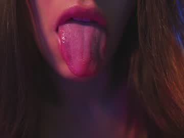 webcam girl lucie_beltran live cam image #8533998