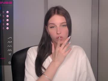 webcam girl lilliasweety live cam image #2479416