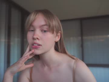 webcam girl bibi_it_is live cam image #8433291