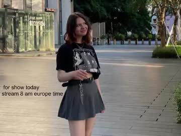 webcam girl vikkishow live cam image #12323757