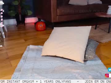 webcam girl emily_fox_official live cam image #4004220