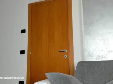 webcam girl therealbonnieclydex live cam image #618175