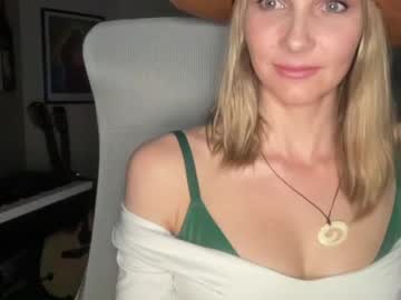 webcam girl kaileeshy live cam image #1977948