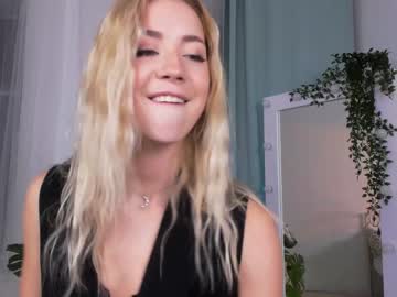 webcam girl emmi_rosee live cam image #1349348