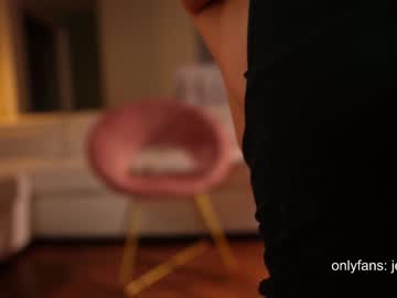webcam girl therealbonnieclydex live cam image #8237792