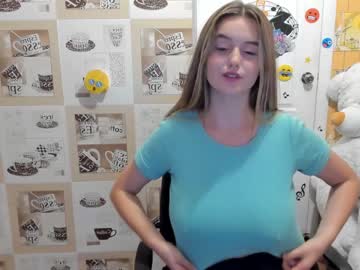 webcam girl emmika_ live cam image #3171968