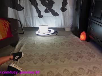 webcam girl lucy_gooosey live cam image #7757952