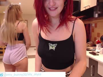 webcam couple aly_alyce live cam image #3797725