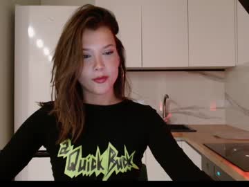 webcam girl bitter_moon live cam image #7384168