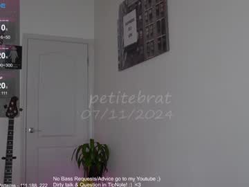 webcam girl petitebrat live cam image #9911830
