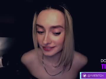 webcam girl _yvie_ live cam image #6330903