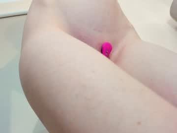 webcam girl snowww_white live cam image #10514636