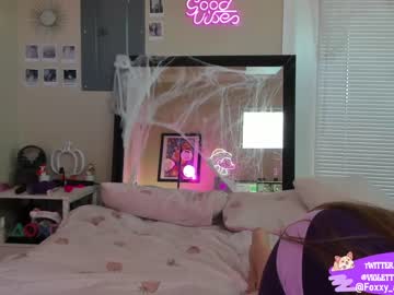 webcam girl violetttflowers live cam image #4042844