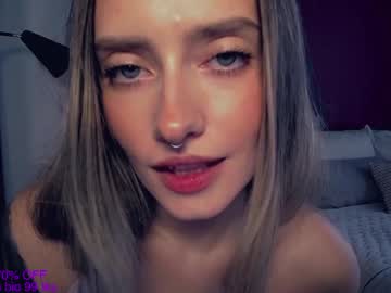 webcam girl yvie_ live cam image #10035591