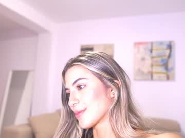 webcam girl dani_moore live cam image #10449145