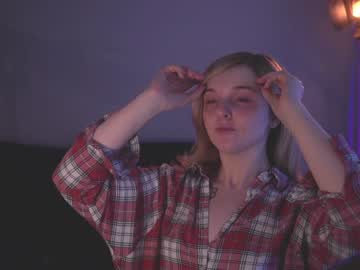 webcam girl lucydelovely live cam image #7493128