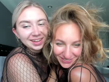 webcam couple mrs_kiss_vhs live cam image #5514628