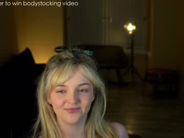 webcam girl lucydelovely live cam image #9496097