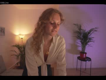 webcam girl chillwithkira live cam image #2769820