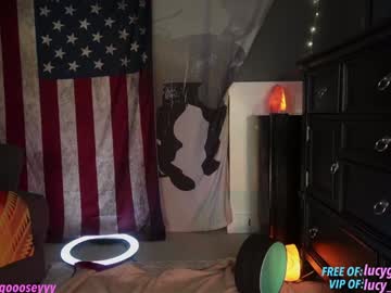 webcam girl lucy_gooosey live cam image #10061396