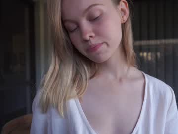 webcam girl bibi_it_is live cam image #4620617