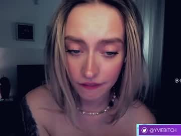 webcam girl _yvie_ live cam image #6481790