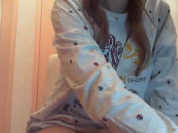 webcam girl kyliesweetyy live cam image #1117445