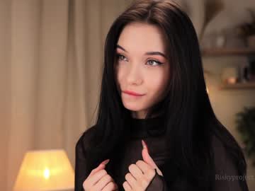 webcam girl riskyproject live cam image #8843348