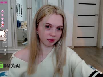 webcam girl small_blondee live cam image #4545710