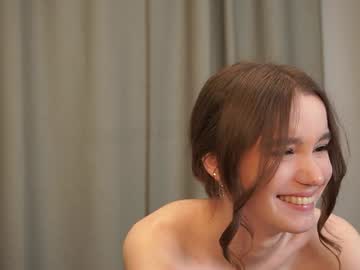 webcam girl harrieteasley live cam image #11191043