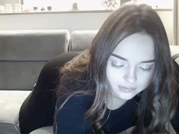 webcam girl innocentxdoll19 live cam image #2300410