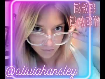 webcam girl oliviahansleyy live cam image #9945313